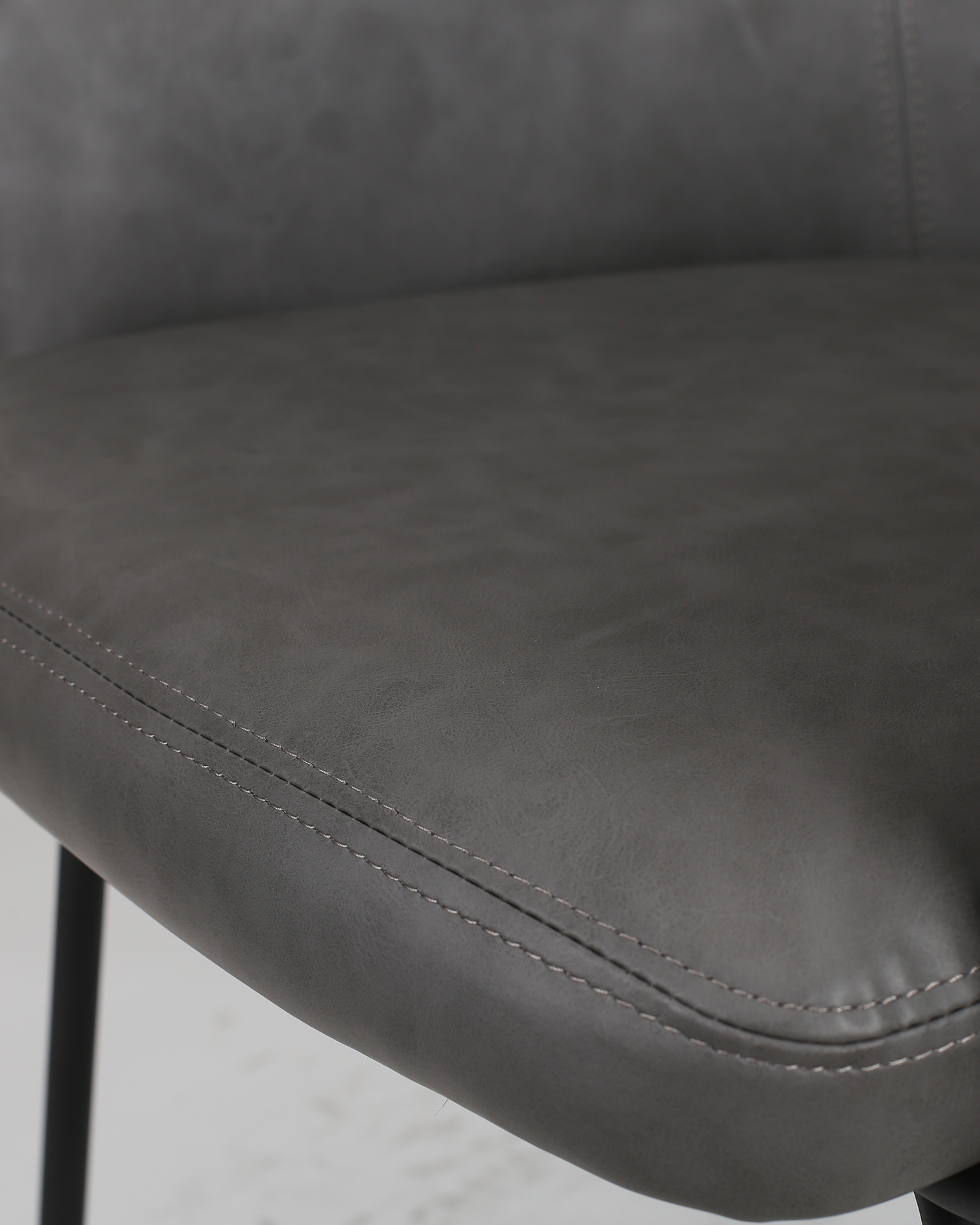 Bőr étkezőszék karral Bőr étkezőszék karral